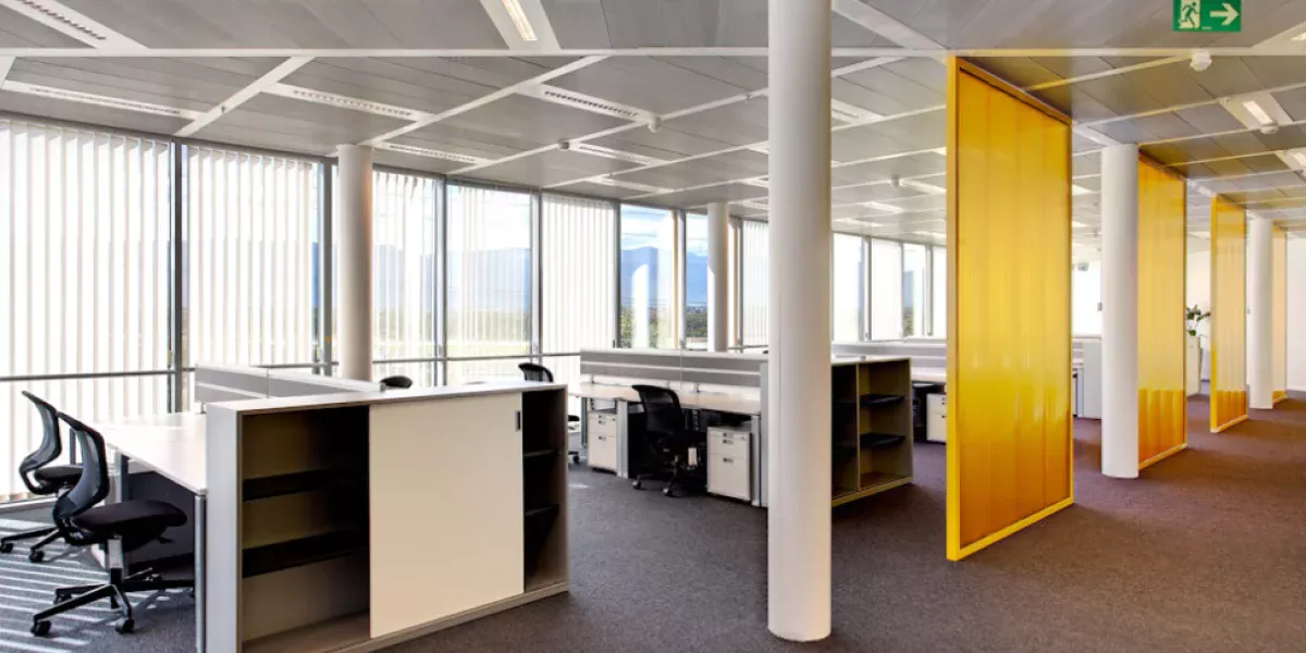 hertz_transformation-batiment-administratif_gd-saconnex_loic-muriel_02_open-space.jpg