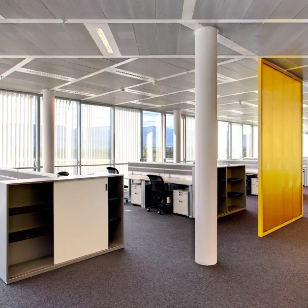 hertz_transformation-batiment-administratif_gd-saconnex_loic-muriel_02_open-space.jpg