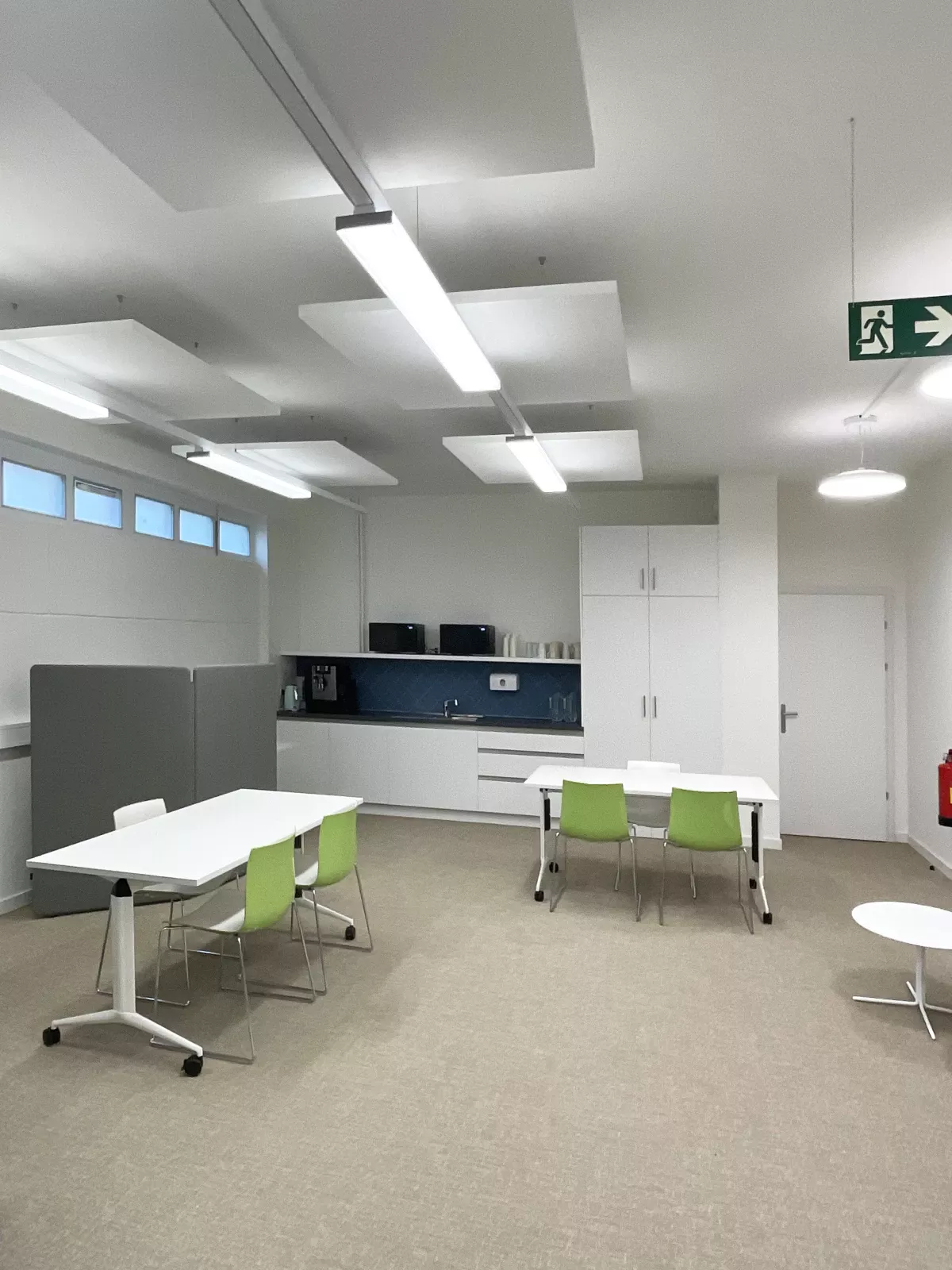 Aménagement de surfaces administratives  et d'accueil