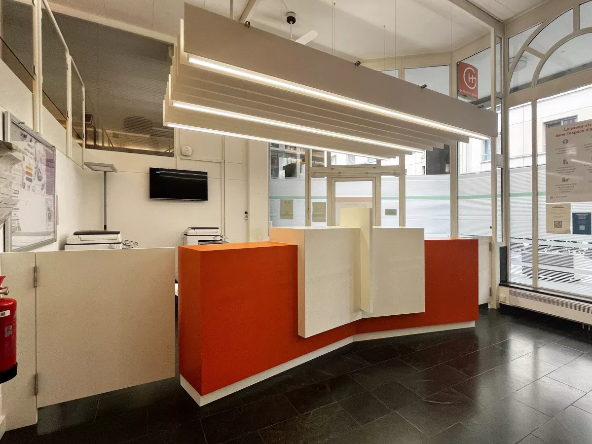 Création d’un meuble d'accueil pour un centre d’action social de quartier