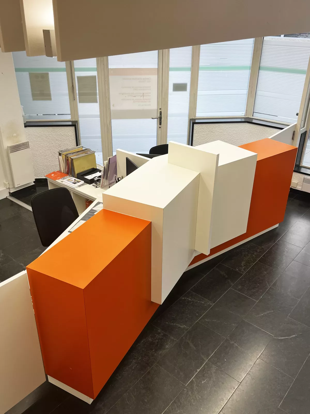 Création d’un meuble d'accueil pour un centre d’action social de quartier