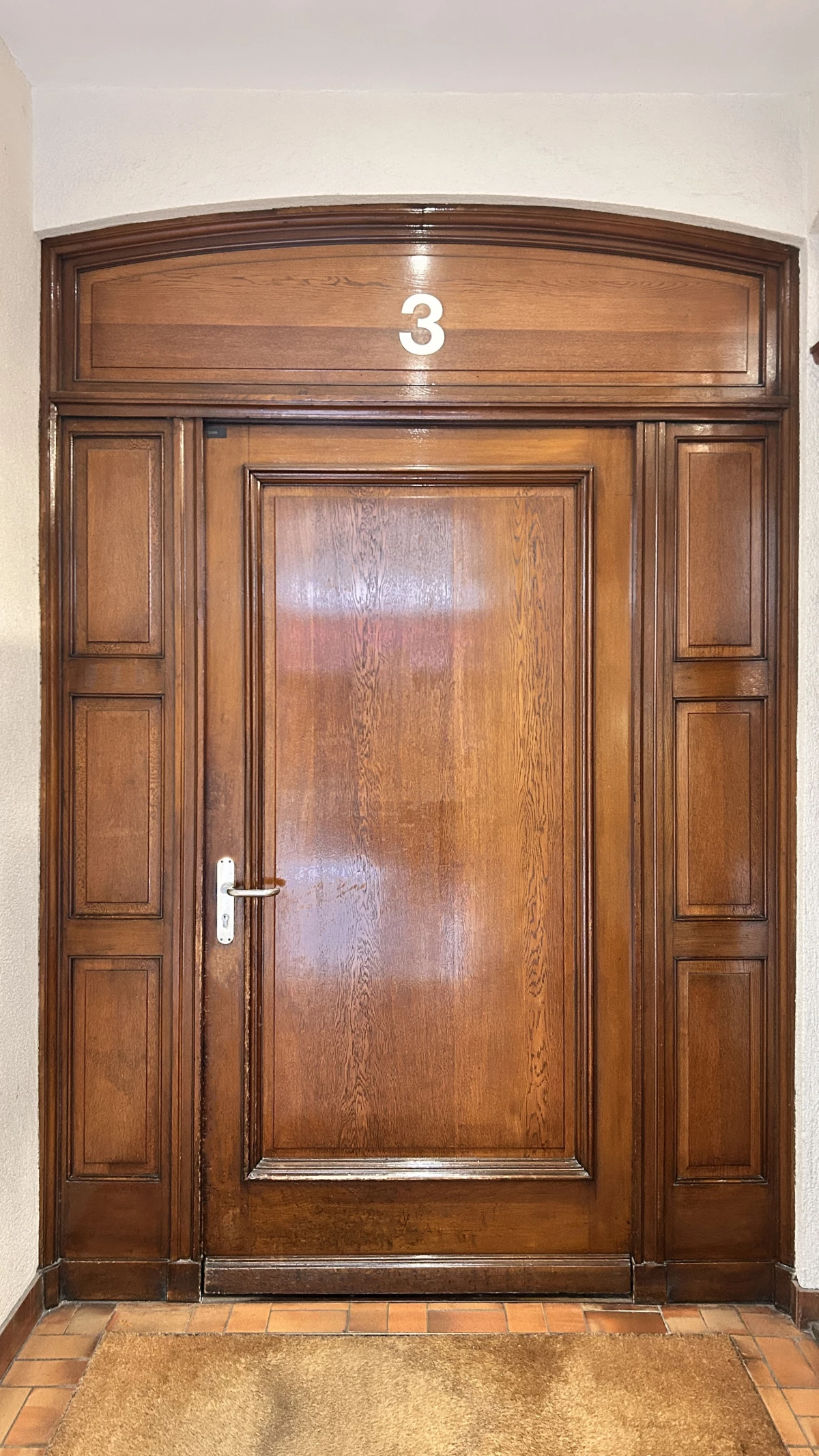 Dispositifs de contrôle d'accès sur portes historiques du Palais de Justice